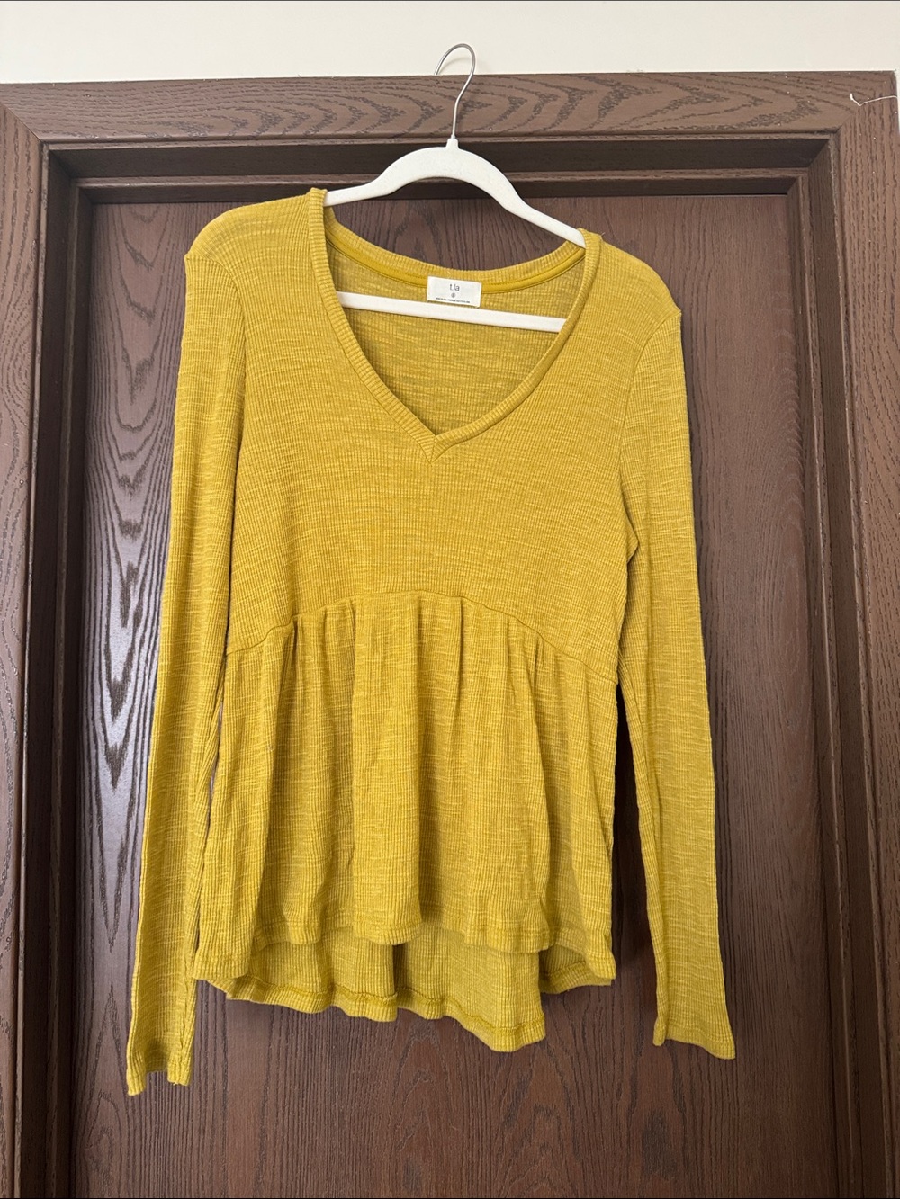 T.la Size Small V Neck Long Sleeve
